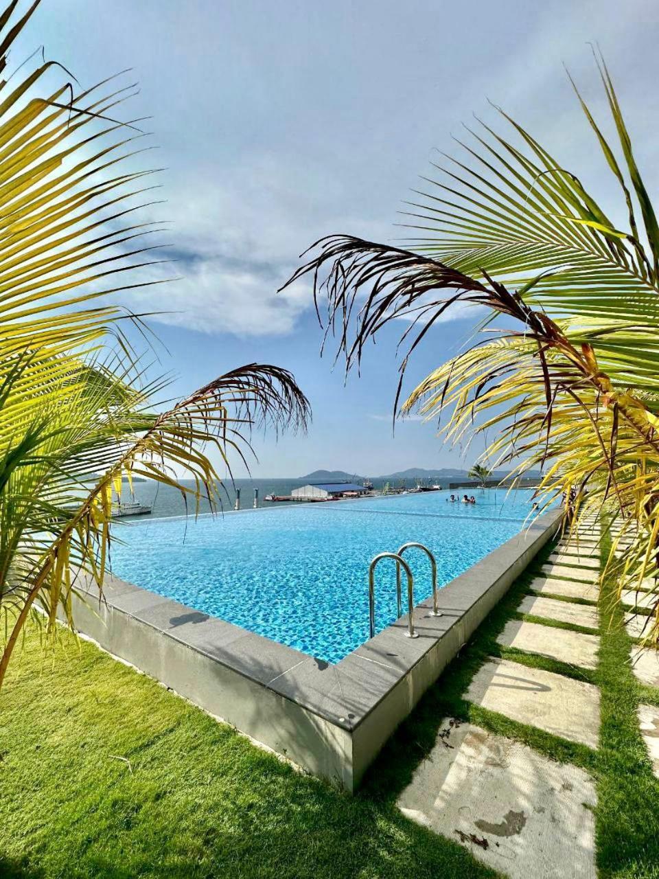 Apartamento Jesselton Quay Sea & Pool View For 6 Pax Kota Kinabalu Exterior foto